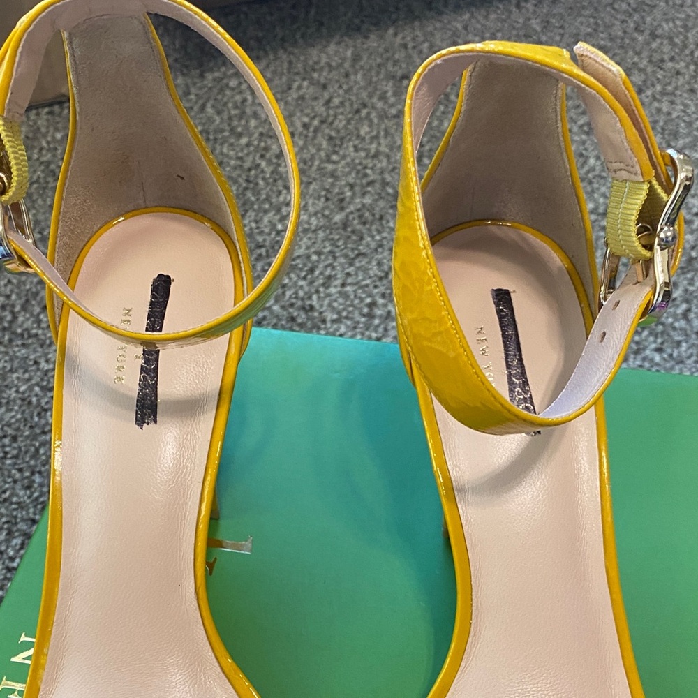 Kate Spade Susane Crinkle Patent Marigold Bright Yellow Sandals Size 8 - Picture 5 of 10
